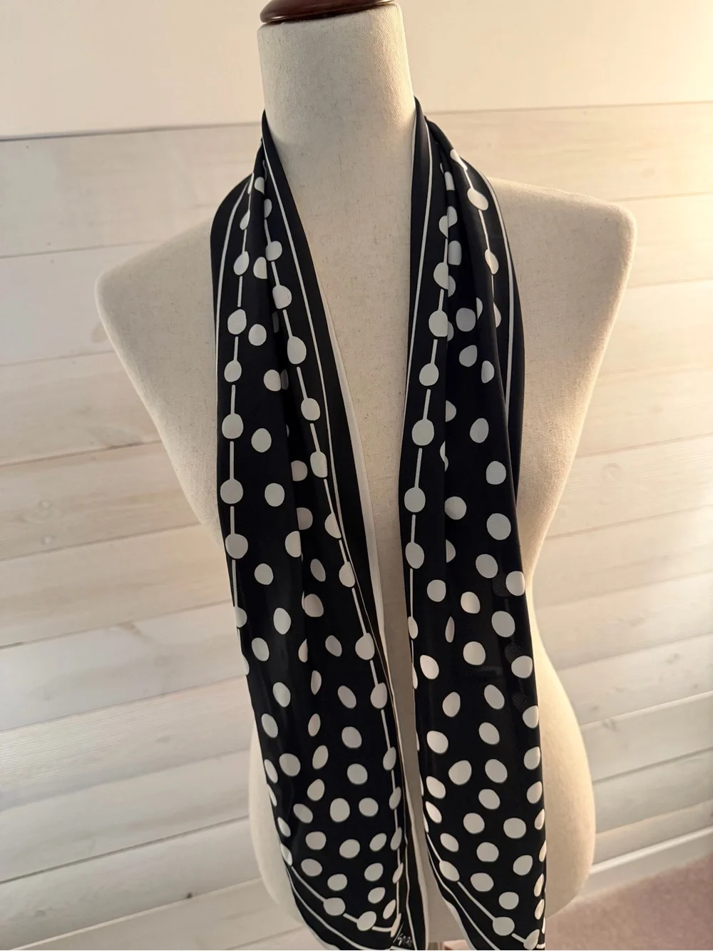 Black & White Polka Dot Neck Scarf - Women's Retro fashion